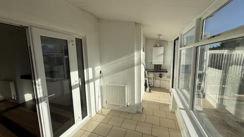 Lot: 32 - HOUSE FOR IMPROVEMENT IN POPULAR RESIDENTIAL AREA - Internal image of lean-to conservatory